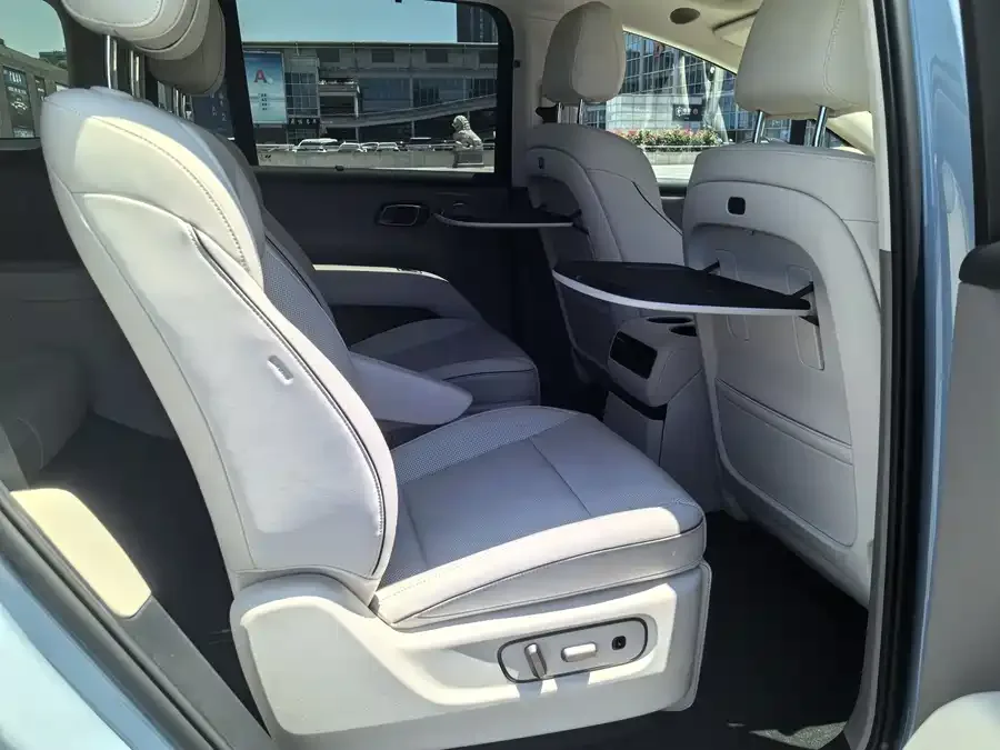 Li Ideal i8 Ideal i8 2025 Standard Edition 2025 — миниатюра 3