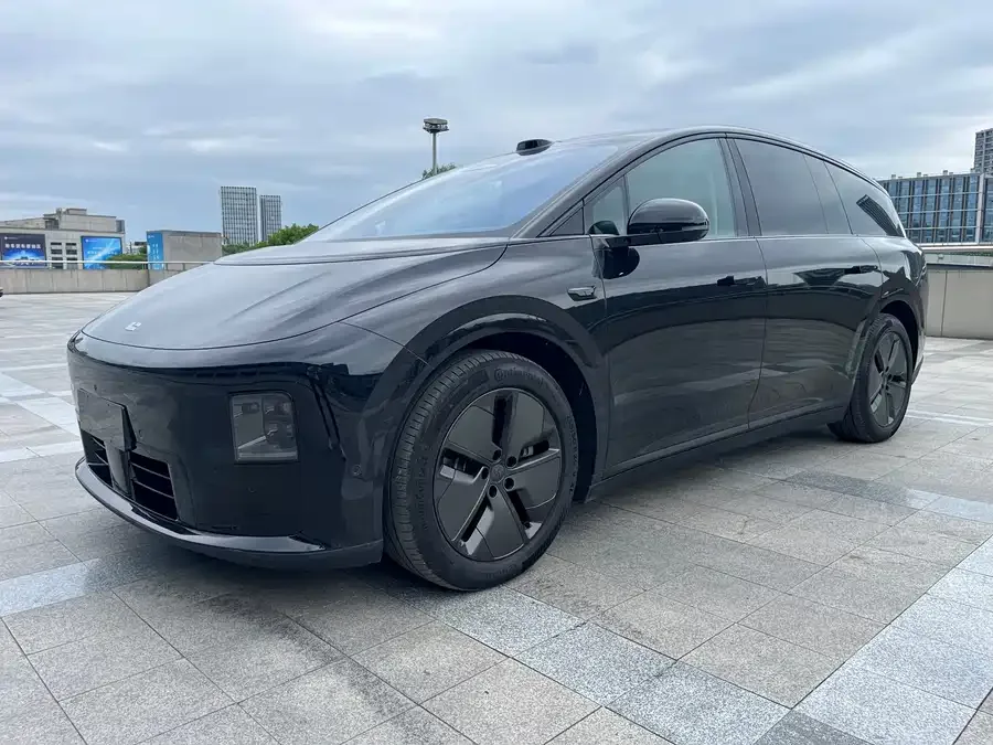 Li Ideal i8 2025