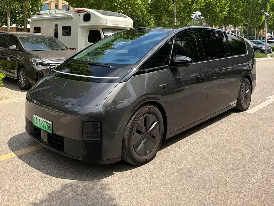 Li Xiang MEGA 2025