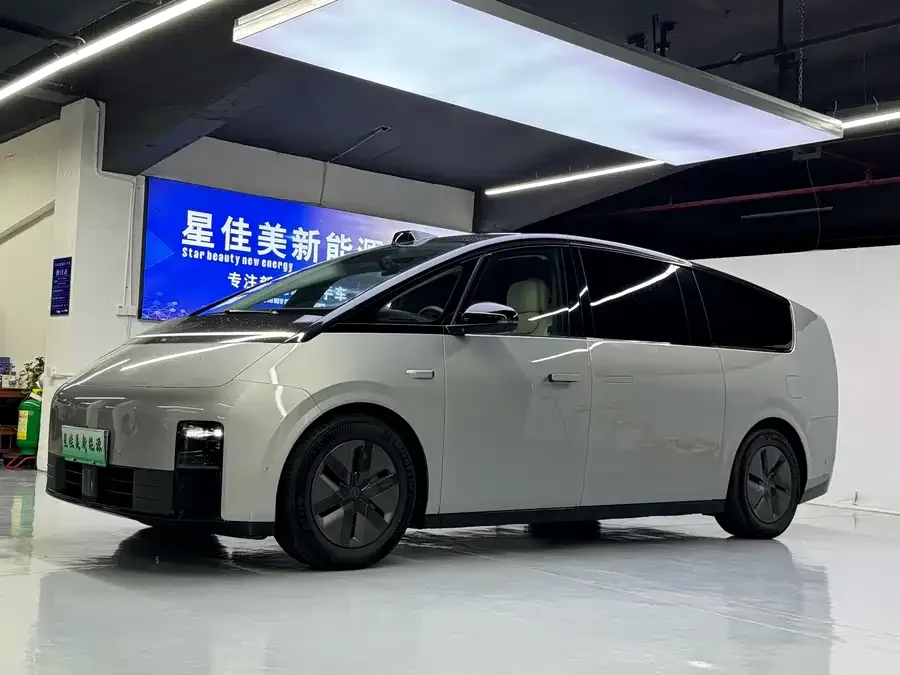 Li Xiang MEGA 2024