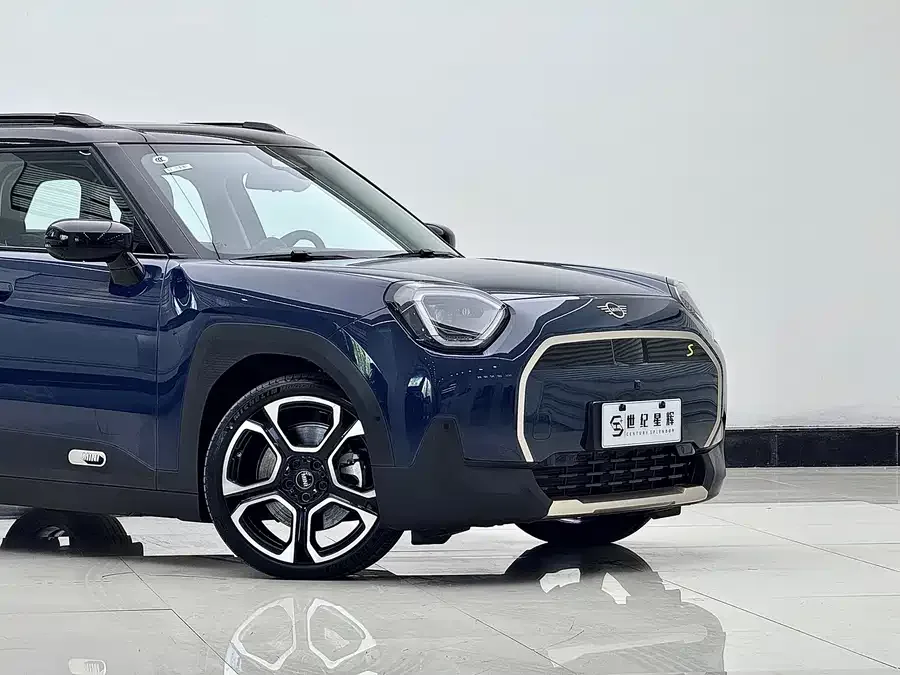 MINI Electric ACEMAN Electric MINI ACEMAN 2024 SE Artist 2024 — миниатюра 2