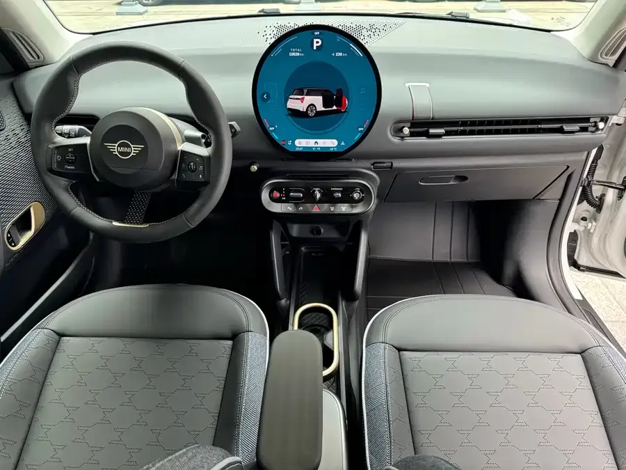 MINI electric COOPER Electric MINI COOPER 2025 456km COOPER E Classic 2025 — миниатюра 4