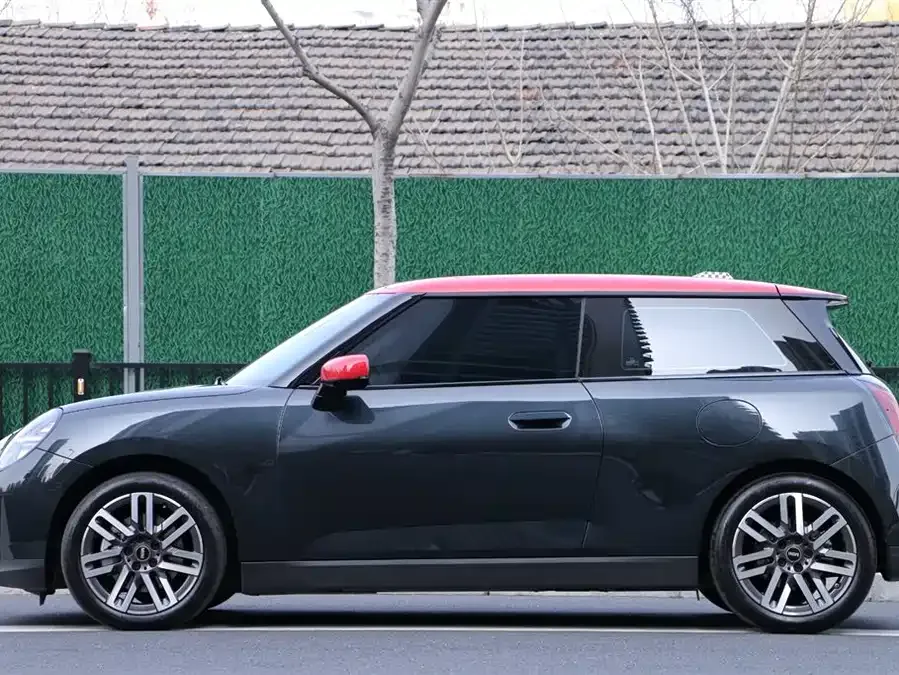MINI electric COOPER Electric MINI COOPER 2024 456km COOPER E Classic 2025 — миниатюра 3