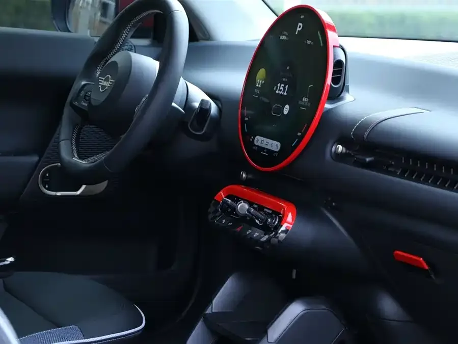 MINI electric COOPER Electric MINI COOPER 2024 456km COOPER E Classic 2025 — миниатюра 4