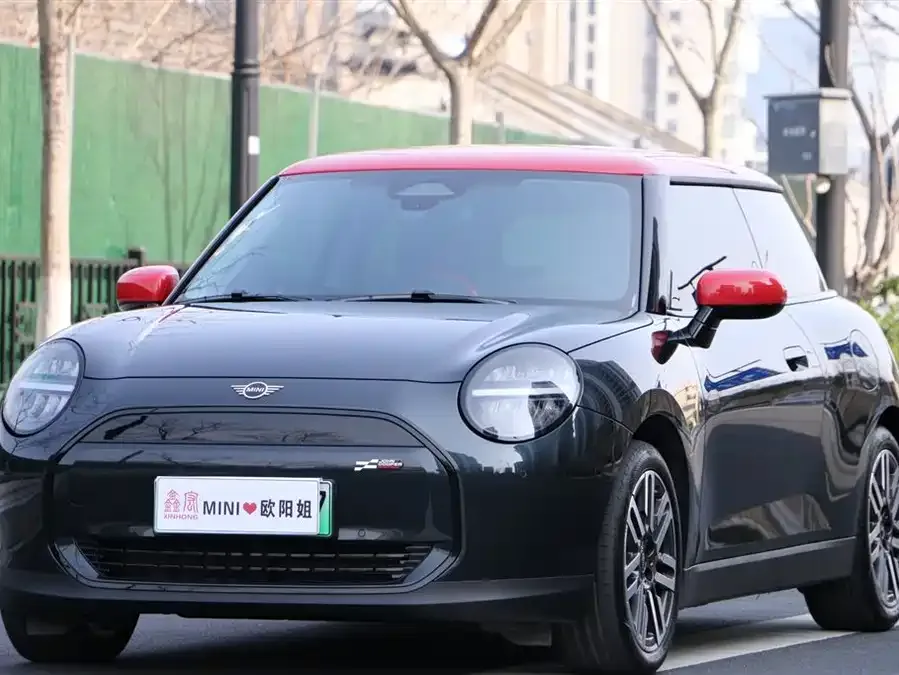 MINI electric COOPER Electric MINI COOPER 2024 456km COOPER E Classic 2025 — фото 1, купить с доставкой в Москву