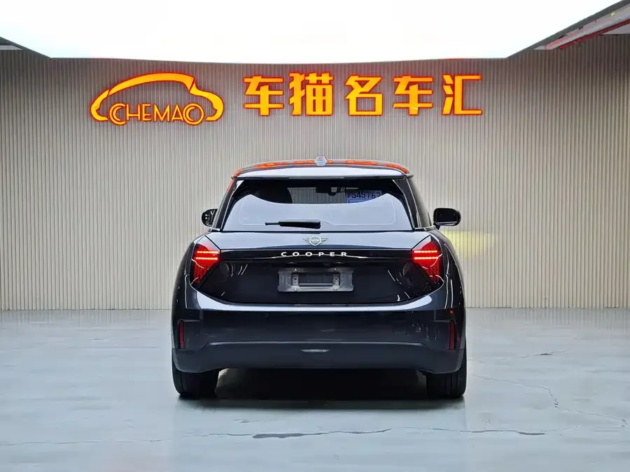 MINI electric COOPER Electric MINI COOPER 2024 456km COOPER E Classic 2024 — миниатюра 3