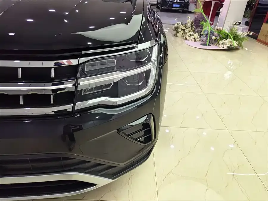 Volkswagen Teramont Touron 2023 facelift 330TSI two-wheel drive luxury version 2024 — миниатюра 3