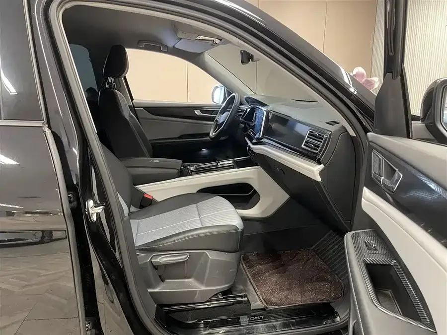 Volkswagen Teramont 2023 Touron 380TSI 4WD Luxury Edition 2023 — миниатюра 5