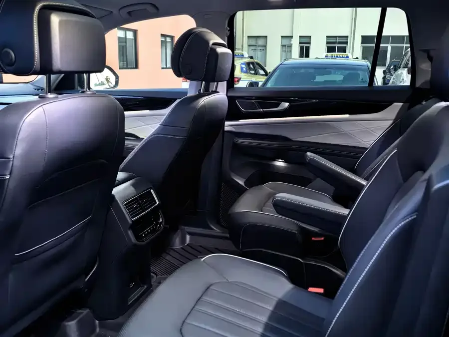 Volkswagen Teramont 2023 Touron 380TSI 4WD Luxury Edition 2022 — миниатюра 5