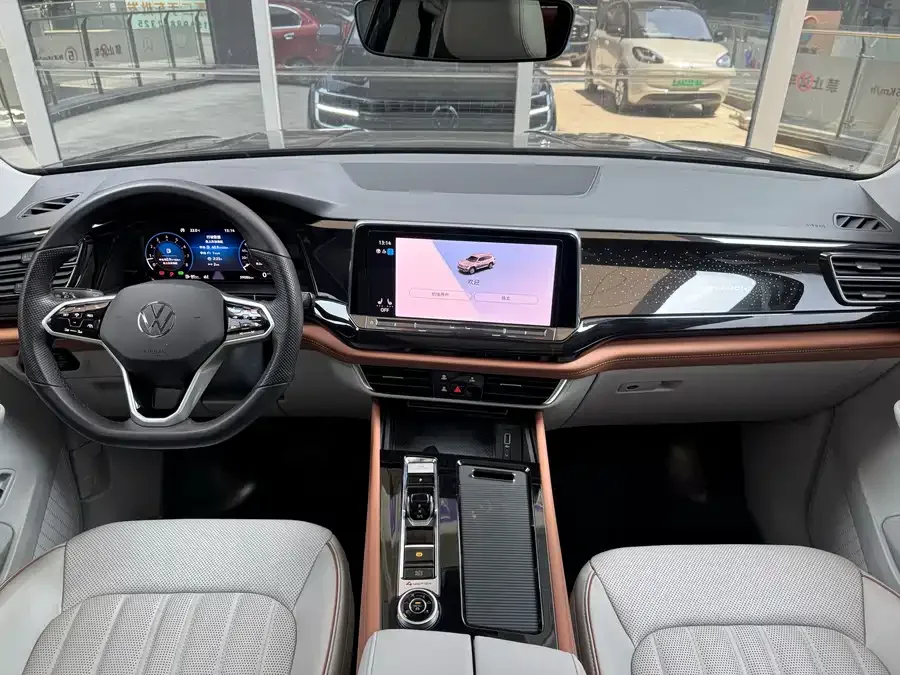 Volkswagen Teramont 2022 Touron 380TSI 4WD Luxury Edition 2022 — миниатюра 2
