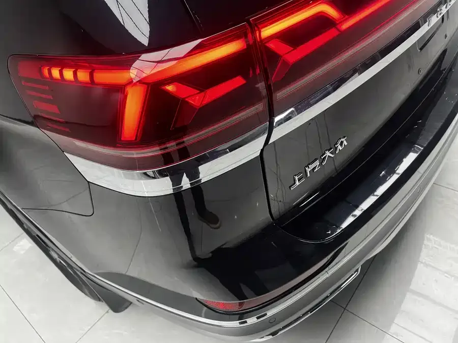 Volkswagen Teramont 2021 Touron 380TSI 4WD Luxury Edition 2022 — миниатюра 4