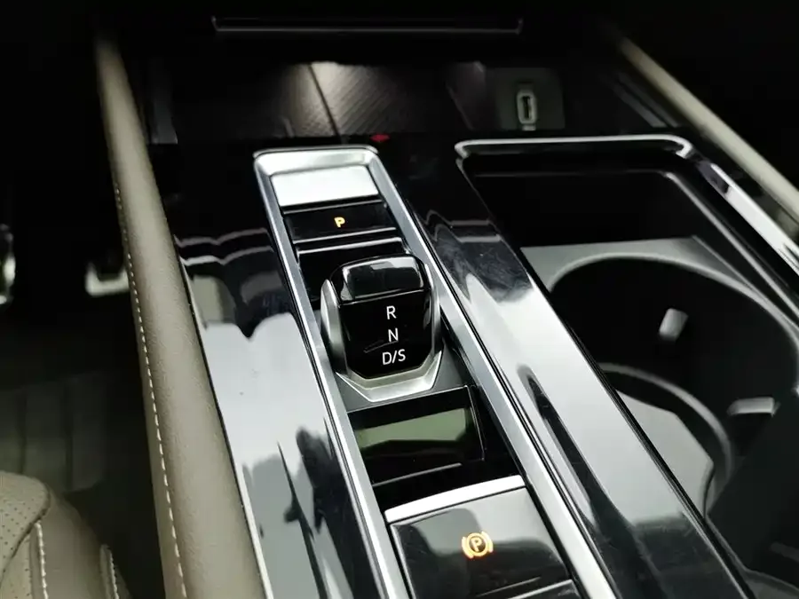 Volkswagen Viloran Weiran 2023 380TSI Zunchi Edition 2023 — миниатюра 4