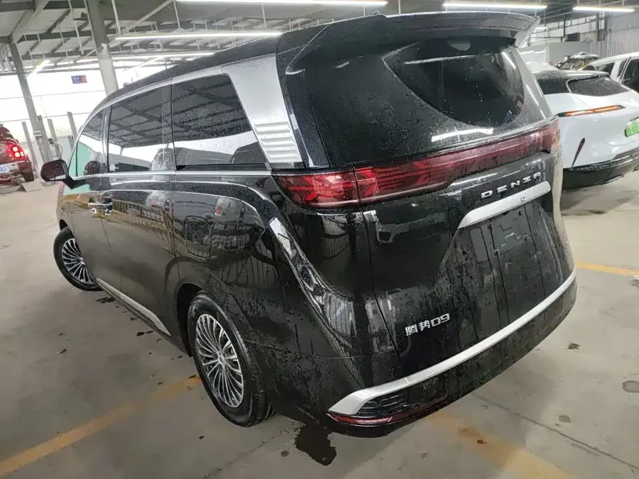 BYD D9 DENZA D9 2022 DM-i 1040 Premium Edition 2023 — миниатюра 4