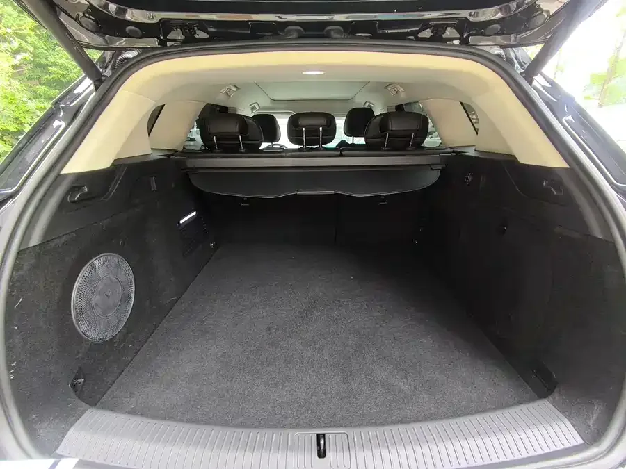 Voyah Lantu FREE Lantu FREE 2024 ultra-long battery life smart driving version 2024 — миниатюра 4