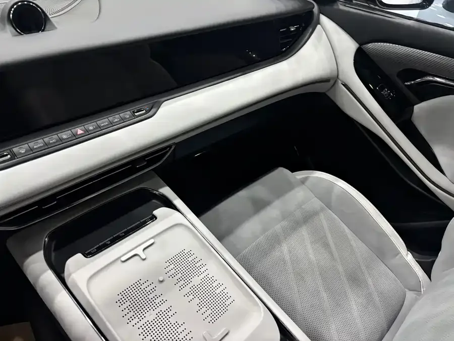 Voyah Lantu FREE VOYAH FREE 2025 318 318km RWD Touring Edition 2025 — миниатюра 2
