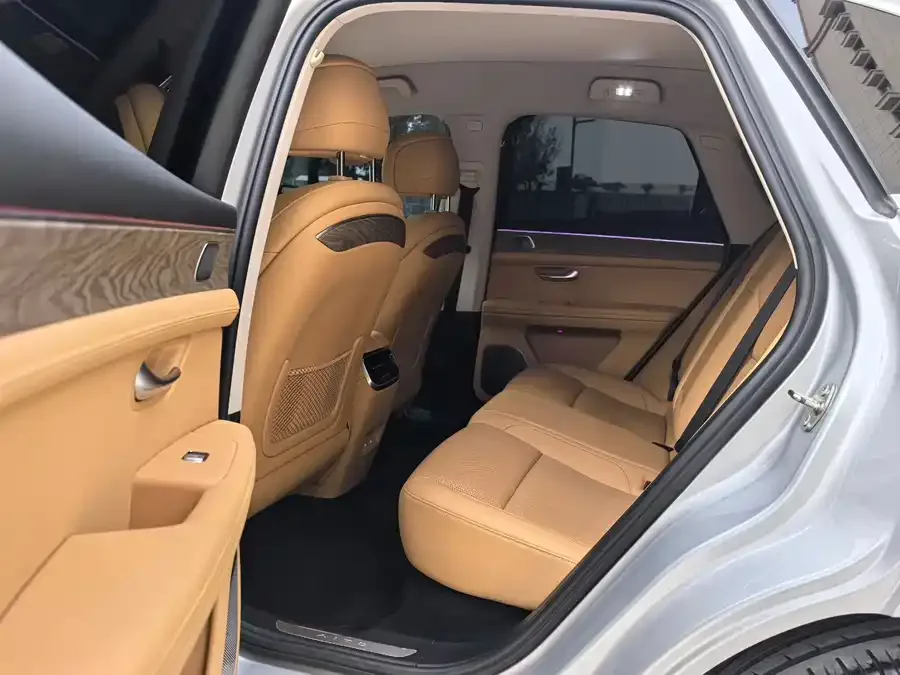 AITO M5 M5 2022 Extended Range 4WD Ultimate Edition 2022 — миниатюра 2
