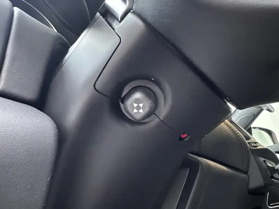 Maserati Levante Levante 2022 2.0T GT Edge Edition 2022 — миниатюра 4