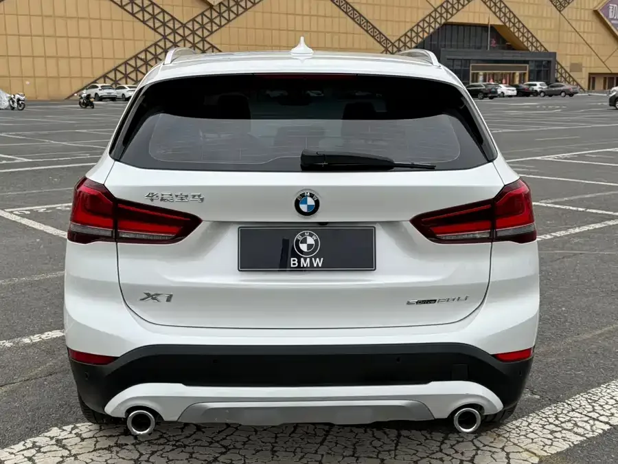 BMW X1 2022 sDrive20Li Fashion Edition 2023 — миниатюра 2