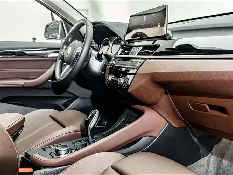 BMW X1 2022 sDrive25Li Leading Edition 2022 — миниатюра 5