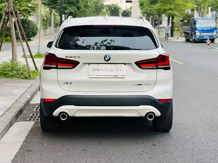 BMW X1 2022 sDrive25Li Leading Edition 2023 — миниатюра 2