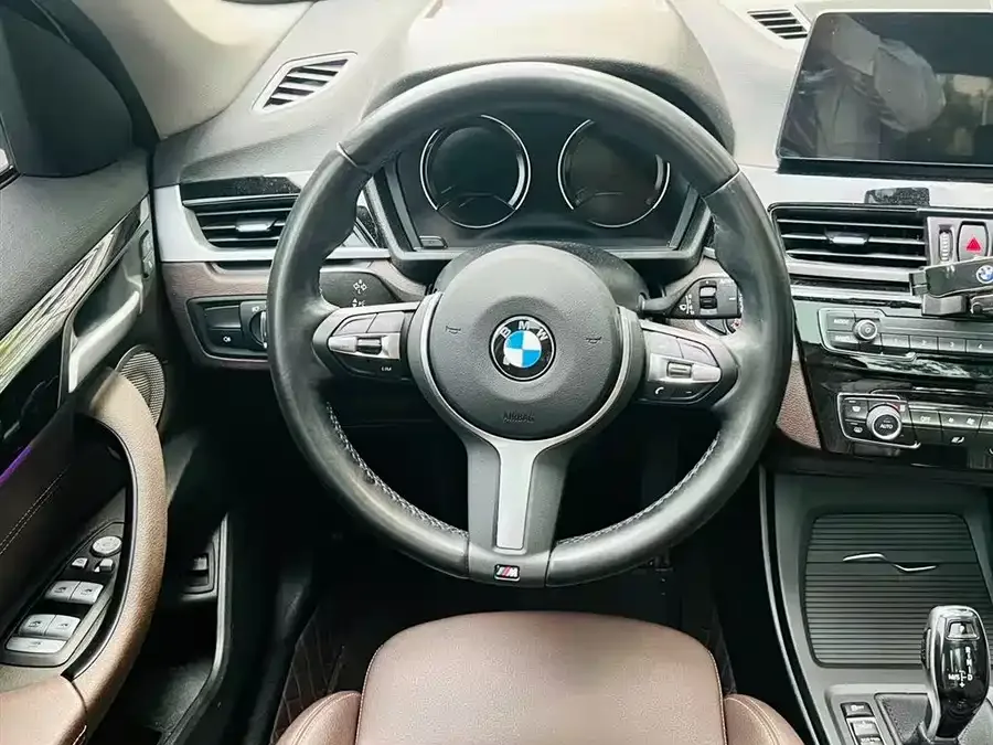 BMW X1 2022 sDrive25Li Leading Edition 2023 — миниатюра 3