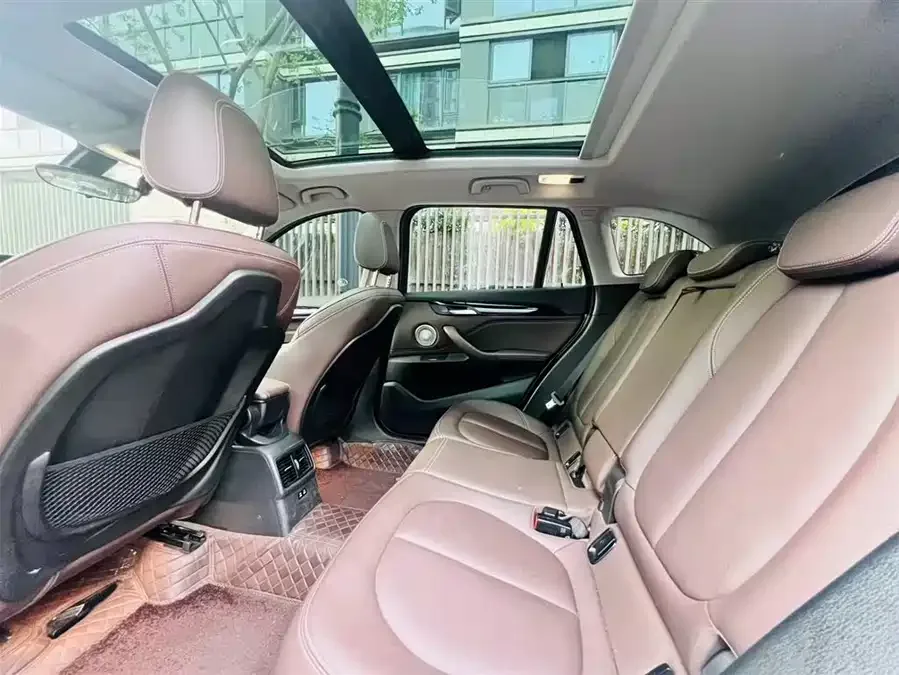 BMW X1 2022 sDrive25Li Leading Edition 2023 — миниатюра 5