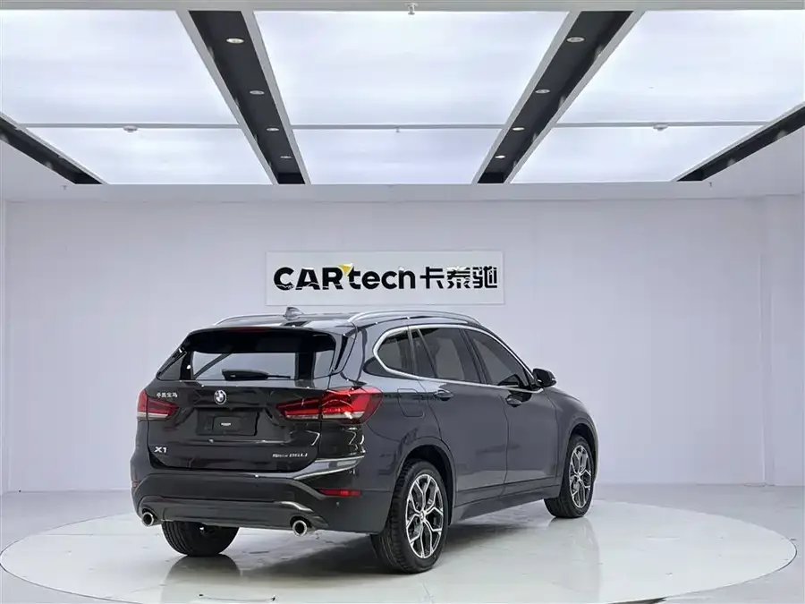 BMW X1 2022 sDrive25Li Leading Edition 2023 — миниатюра 2