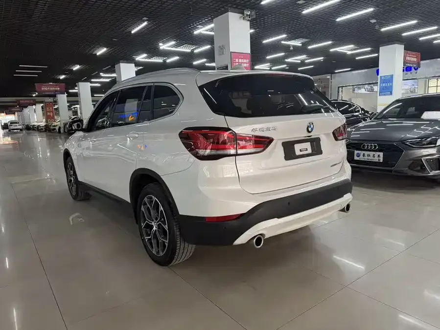 BMW X1 2022 sDrive25Li Leading Edition 2023 — миниатюра 3