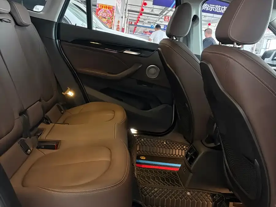 BMW X1 2022 sDrive25Li Leading Edition 2022 — миниатюра 3