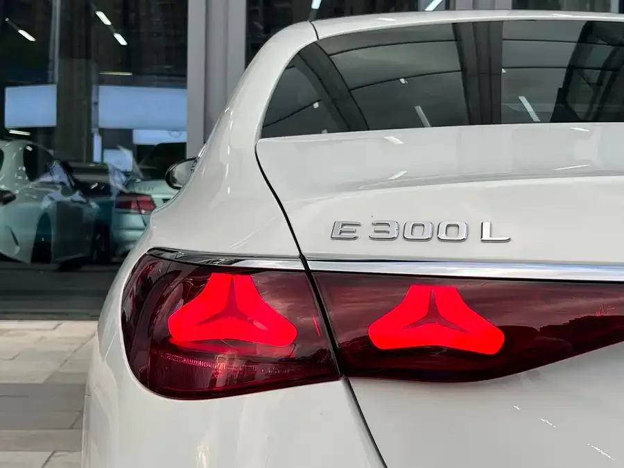 Mercedes-Benz E-Class Mercedes-Benz E-Class 2025 facelift E 300 L Luxury Edition 2025 — миниатюра 4