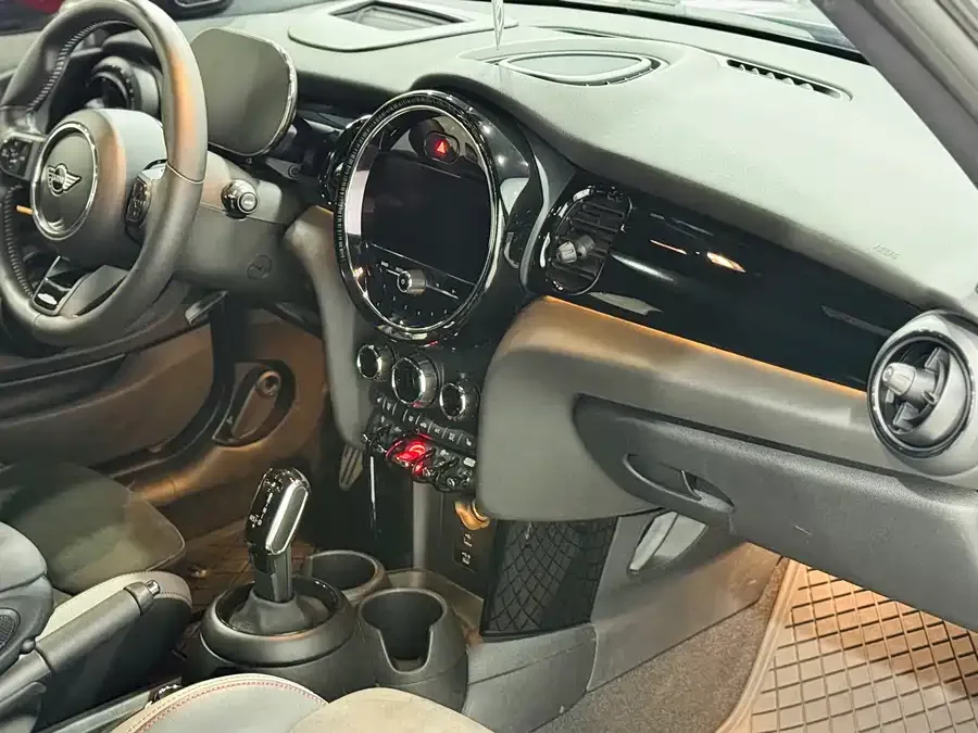 MINI JCW MINI JCW 2022 facelift 2.0T JOHN COOPER WORKS ALL-IN 2022 — миниатюра 4