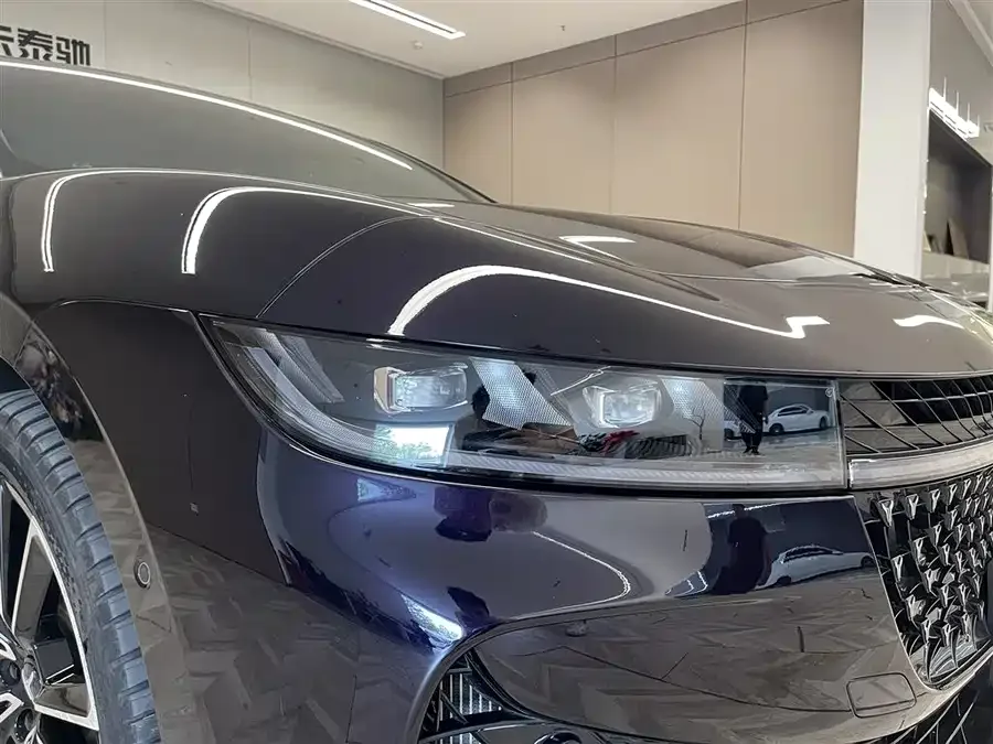 Voyah Lantu light chasing VOYAH 2024 PHEV 4WD Ultra-Long-Range Flagship Edition 2024 — миниатюра 3