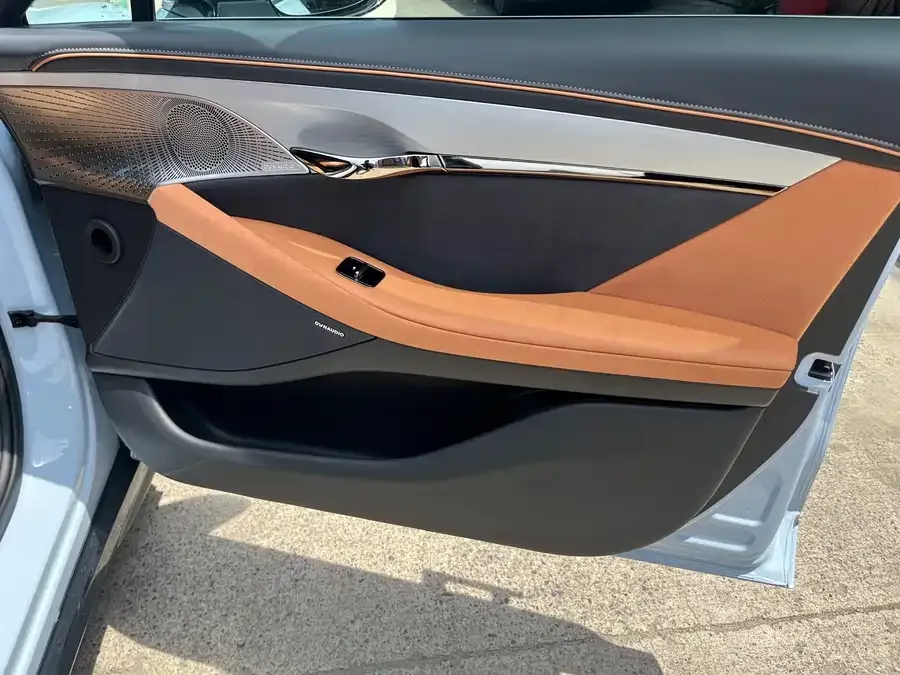 Voyah Lantu light chasing Lantu Light Chasing 2023 4WD Standard Edition 2024 — миниатюра 2