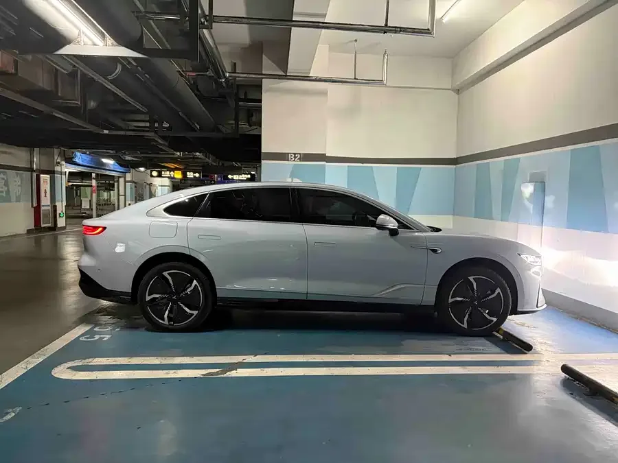 Voyah Lantu light chasing Lantu Light Chasing 2023 4WD Standard Edition 2023 — миниатюра 2