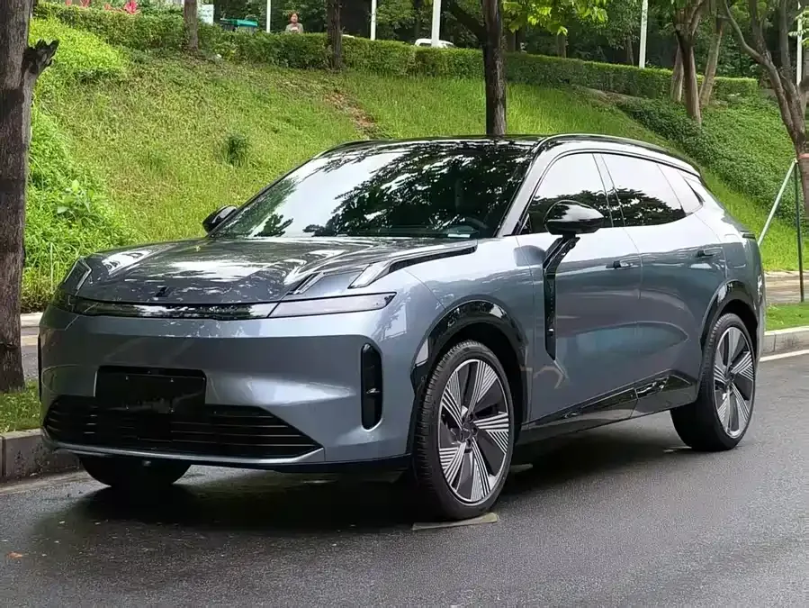 Lynk & Co 08 EM-P 2024