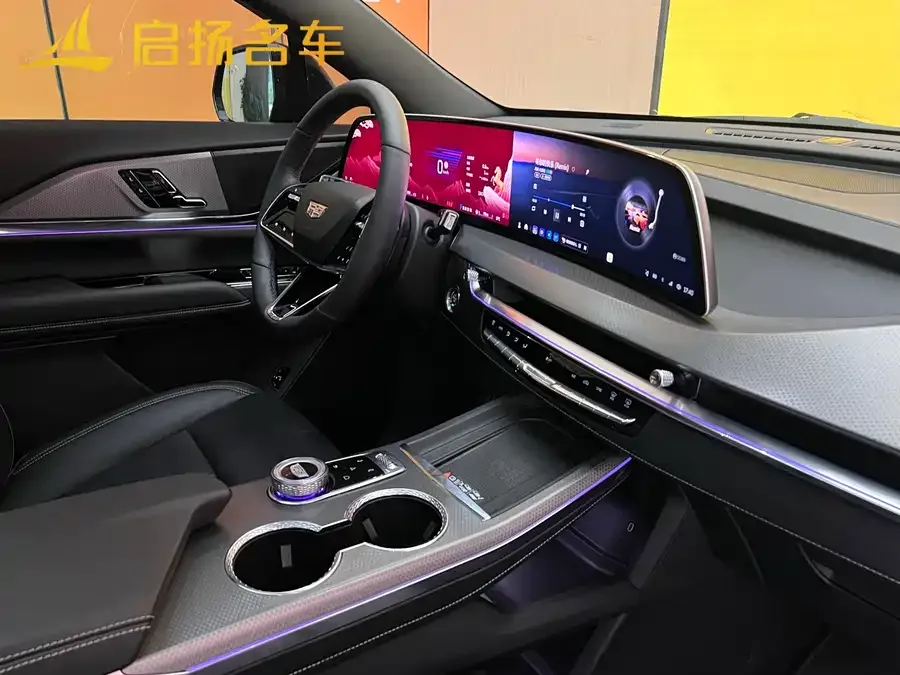 Cadillac XT5 2025 2.0T Luxury Edition 2025 — миниатюра 3