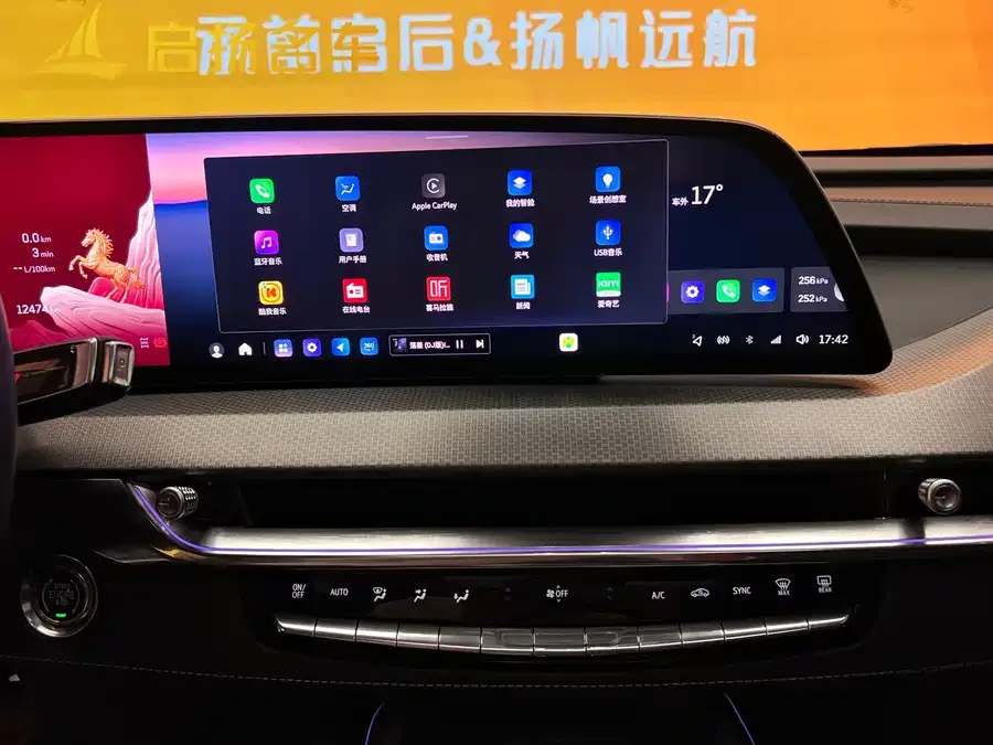 Cadillac XT5 2025 2.0T Luxury Edition 2025 — миниатюра 5