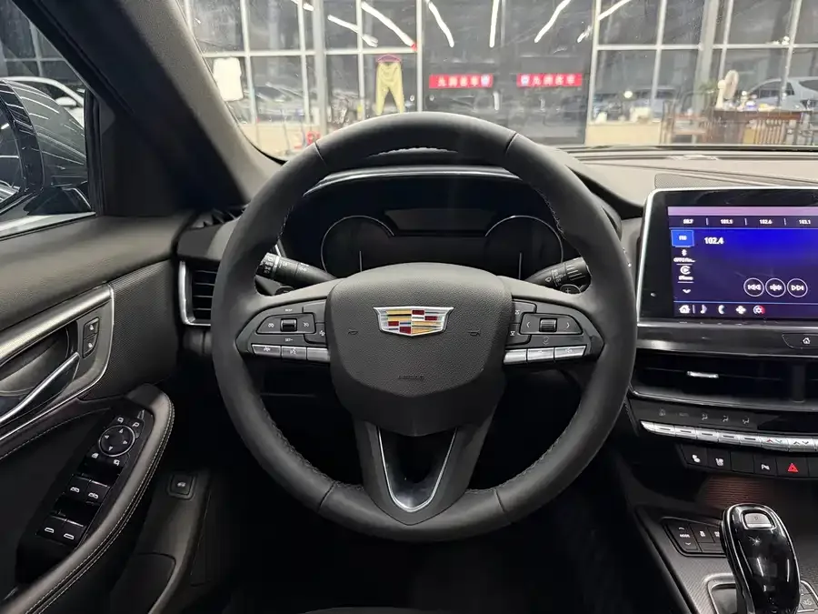 Cadillac XT5 2022 2.0T two-wheel drive luxury model 2022 — миниатюра 3
