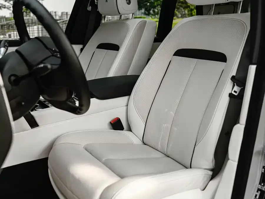 Rolls-Royce Cullinan Cullinan 2020 Black Badge 2022 — миниатюра 3