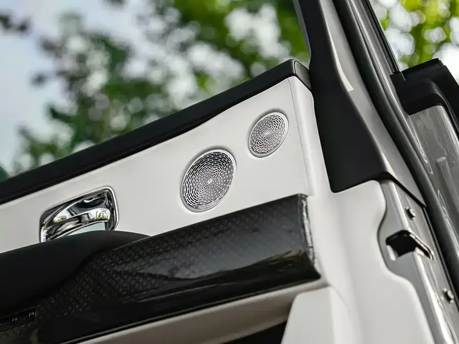Rolls-Royce Cullinan Cullinan 2020 Black Badge 2022 — миниатюра 5