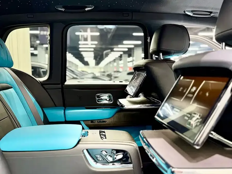 Rolls-Royce Cullinan Cullinan 2024 four-seat version 2023 — миниатюра 2
