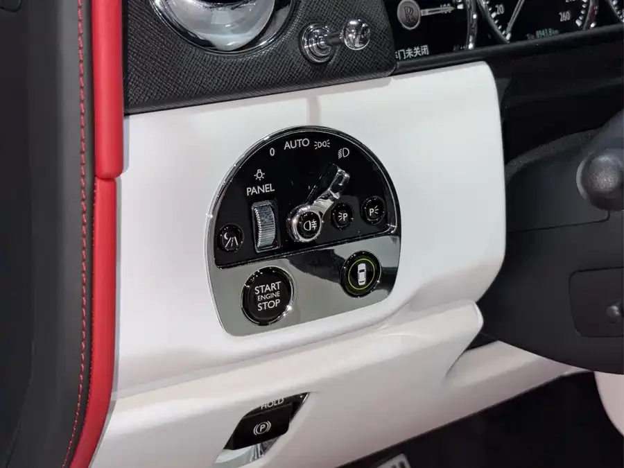 Rolls-Royce Cullinan Cullinan 2018 four-seat version 2022 — миниатюра 4