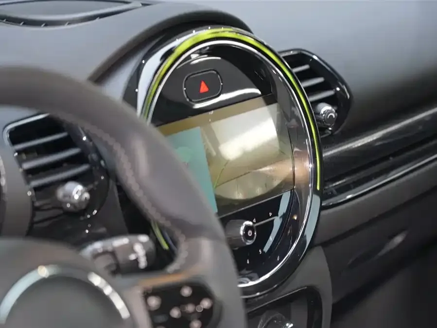 MINI Clubman MINI CLUBMAN 2023 facelift 1.5T COOPER Connoisseur 2023 — миниатюра 4