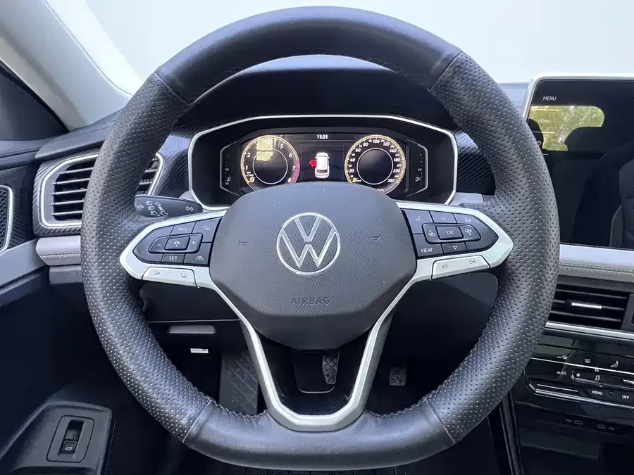 Volkswagen Tayron Tanyue 2023 280TSI 2WD Luxury Plus Advanced Edition 2022 — миниатюра 3