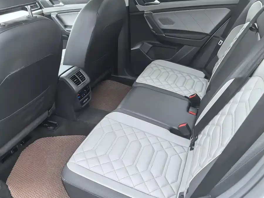 Volkswagen Tayron Tanyue 2023 330TSI 2WD Luxury Plus Advanced Edition 2023 — миниатюра 2