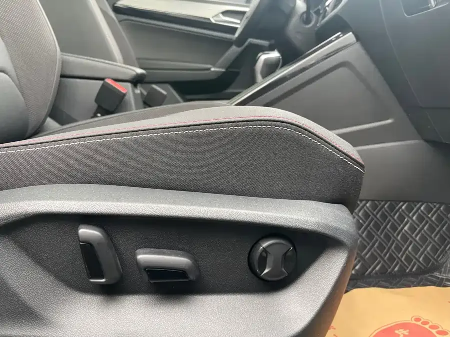 Volkswagen Tayron Tanyue 2022 330TSI 2WD Luxury Smart Edition 2022 — миниатюра 2