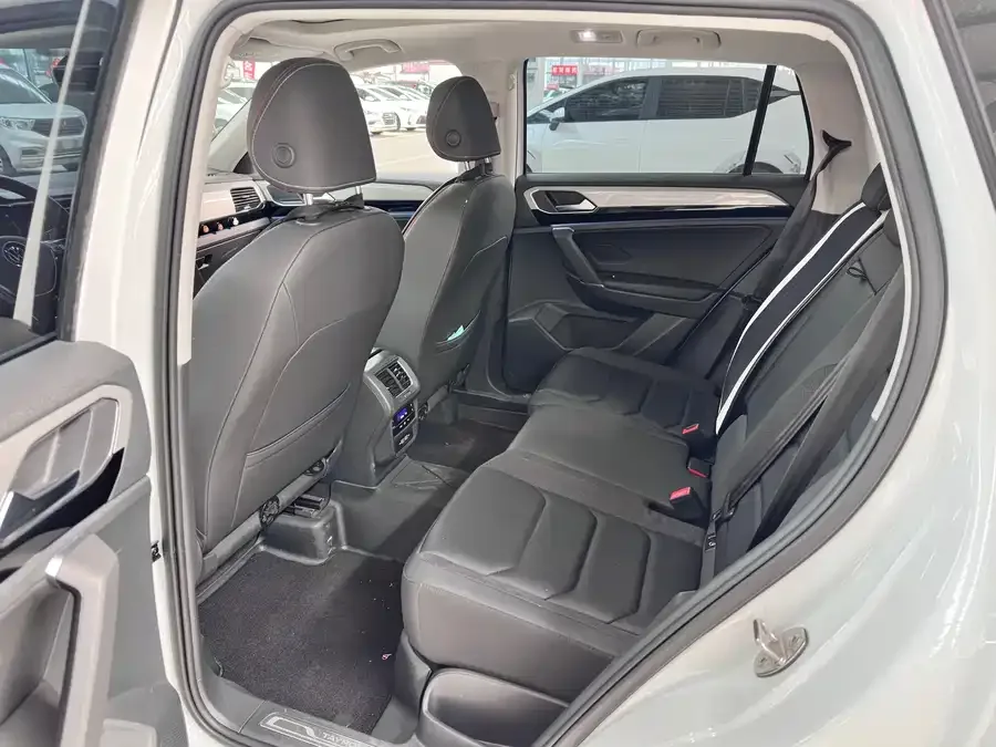 Volkswagen Tayron Tanyue 2021 330TSI 2WD Luxury Smart Edition 2022 — миниатюра 3