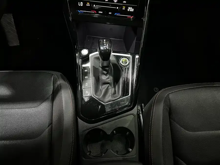 Volkswagen Tayron Tanyue 2022 280TSI 2WD Luxury Smart Edition 2022 — миниатюра 5