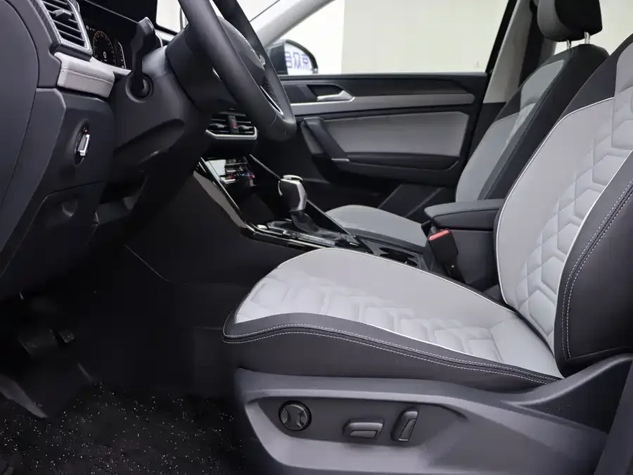 Volkswagen Tayron Tayron 2026 30 Million Unit Selection Edition 330TSI 2025 — миниатюра 2