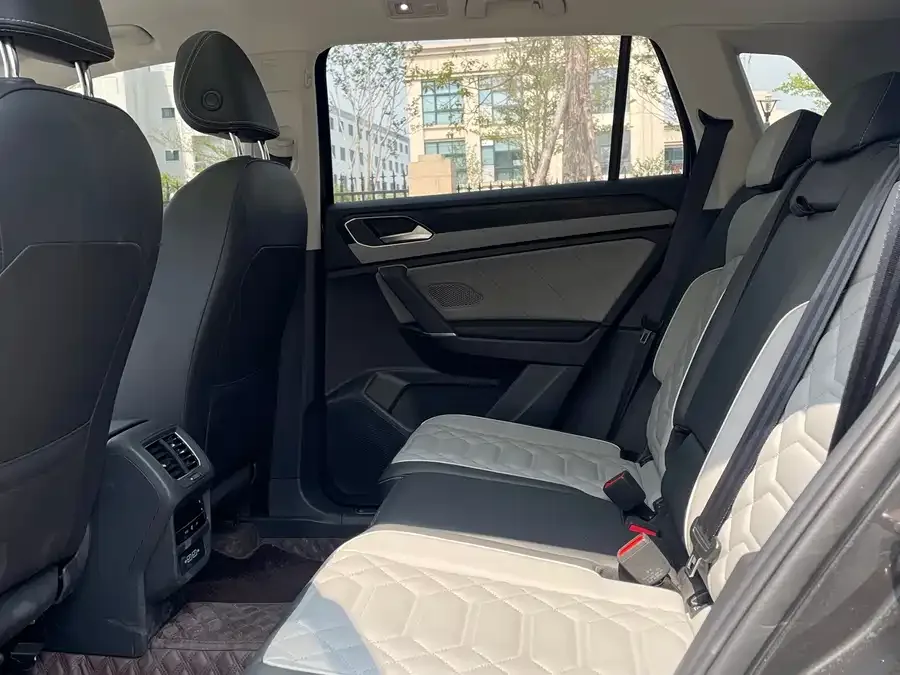 Volkswagen Tayron Tanyue 2023 300TSI 2WD Luxury Plus Advanced Edition 2023 — миниатюра 2